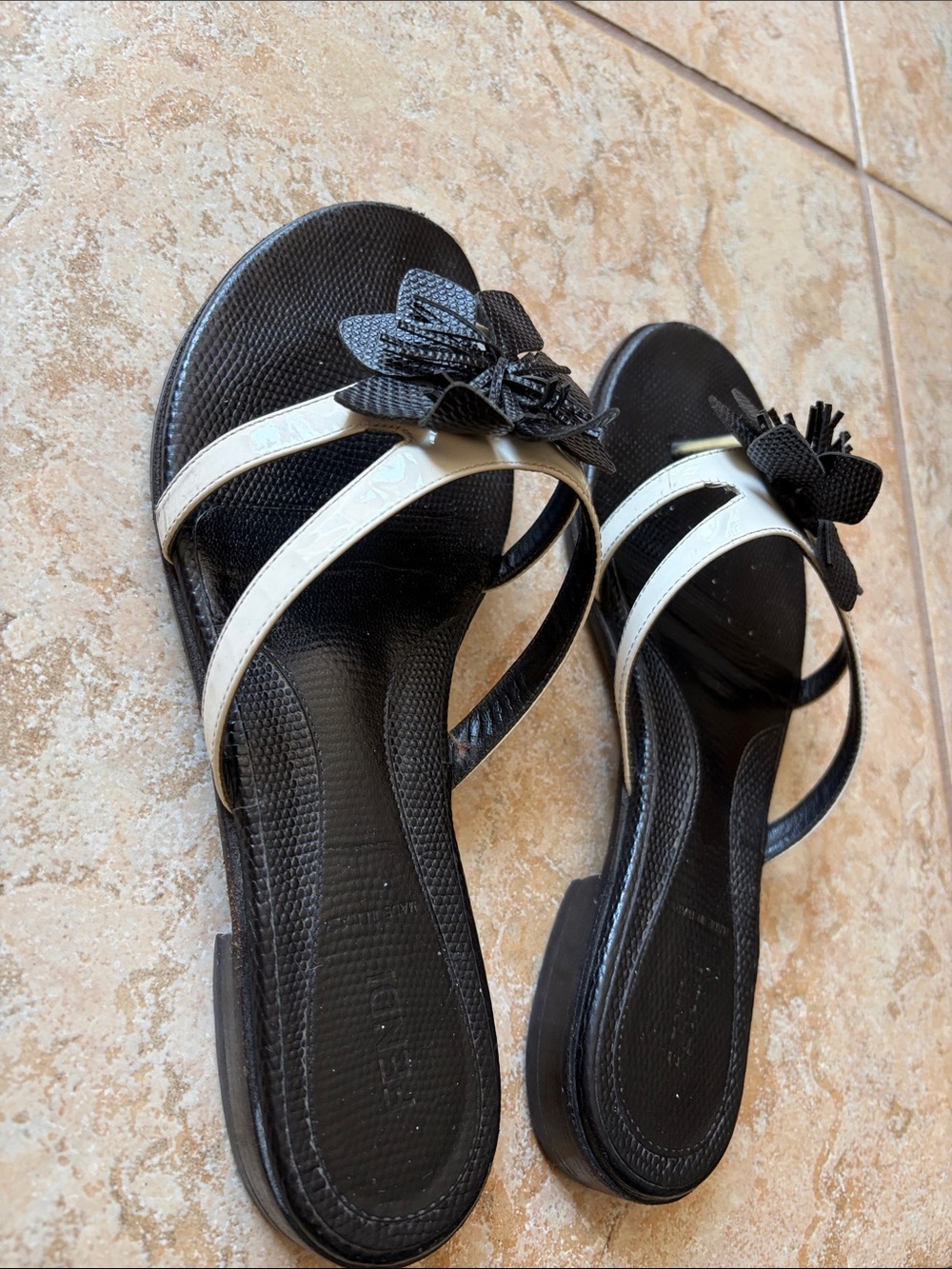 Fendi Black and Cream Floral Slip-On Mules - Picture 4 of 6